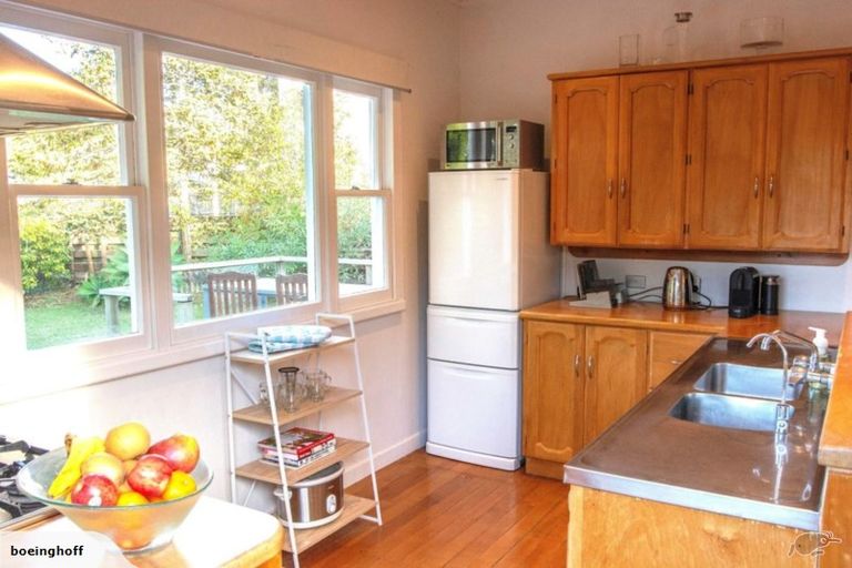 Photo of property in 6 Willowbrook Place, Titirangi, Auckland, 0604