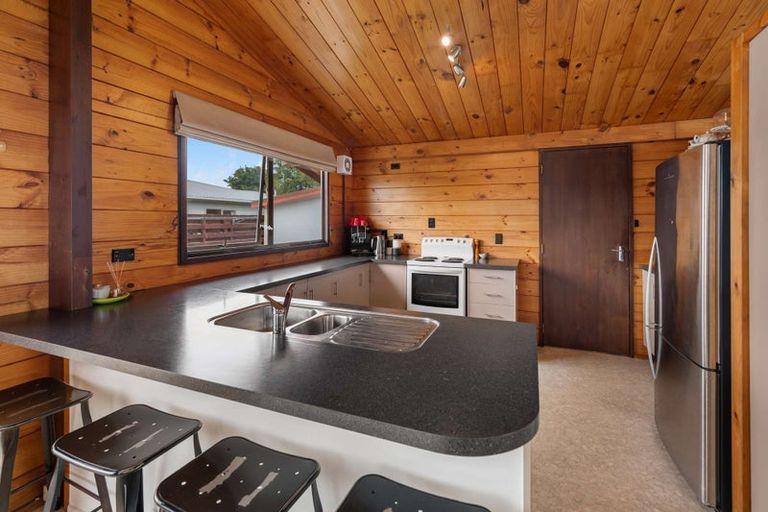 Photo of property in 6 Suzanne Grove, Kelvin Grove, Palmerston North, 4414