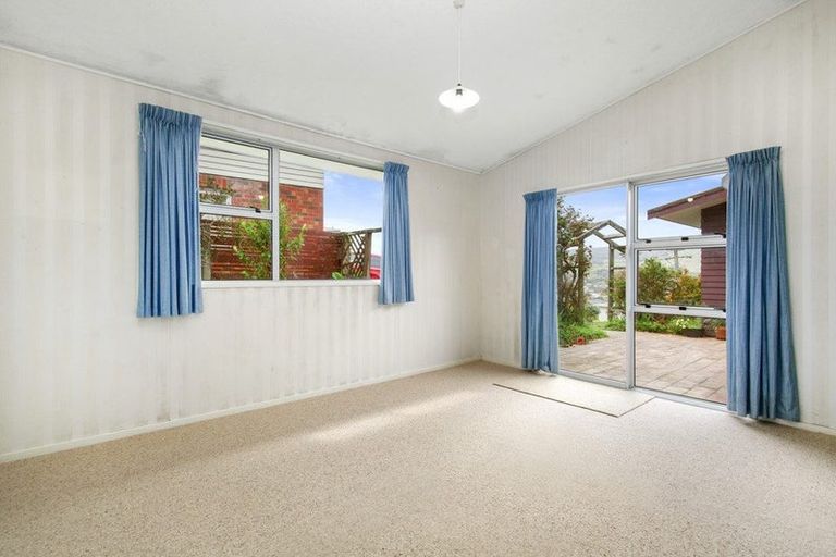 Photo of property in 94 Larsen Crescent, Tawa, Wellington, 5028