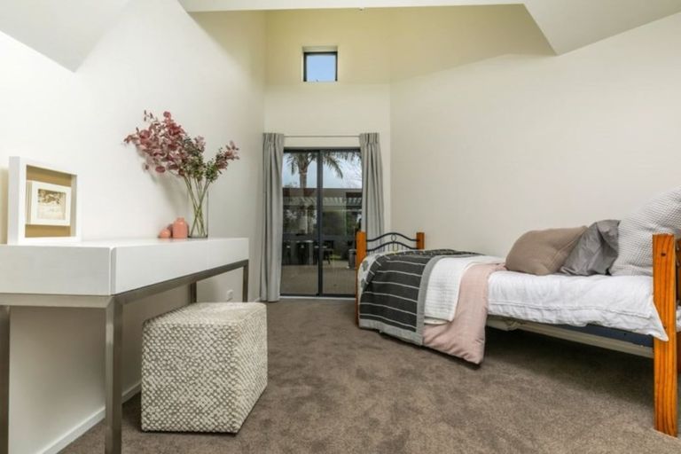 Photo of property in 28 Oakford Park Crescent, Greenhithe, Auckland, 0632