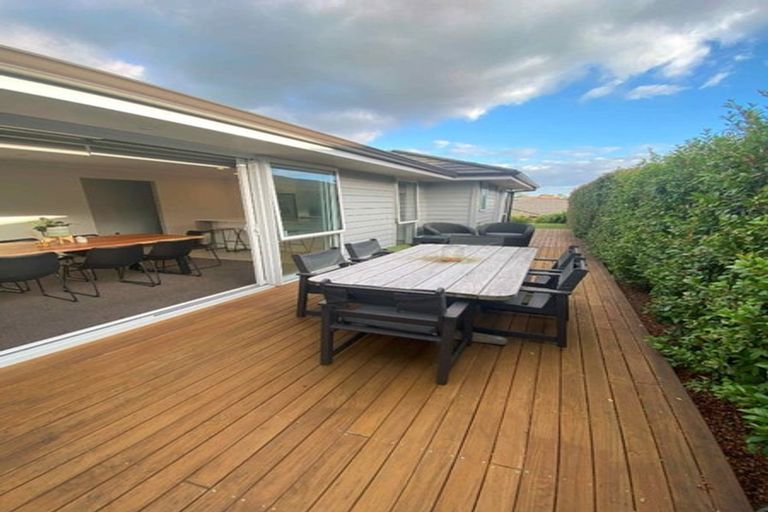 Photo of property in 9 Walnut Road, Riverhead, 0820