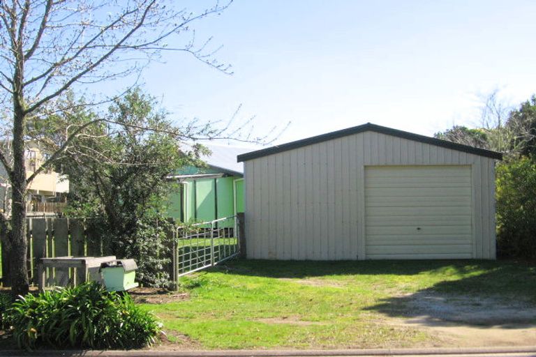 Photo of property in 64 Oyster Drive, Cooks Beach, Whitianga, 3591