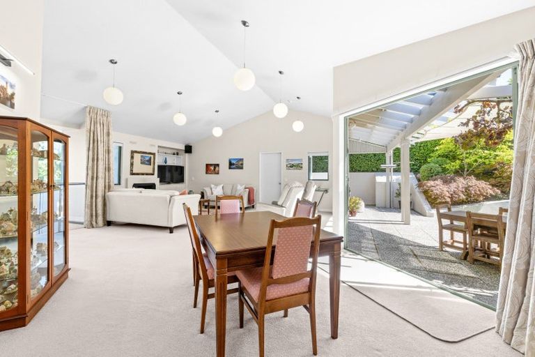 Photo of property in 12 Laing Cove, Havelock North, 4130