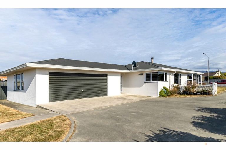 Photo of property in 19 Timaru Road, Waimate, 7924