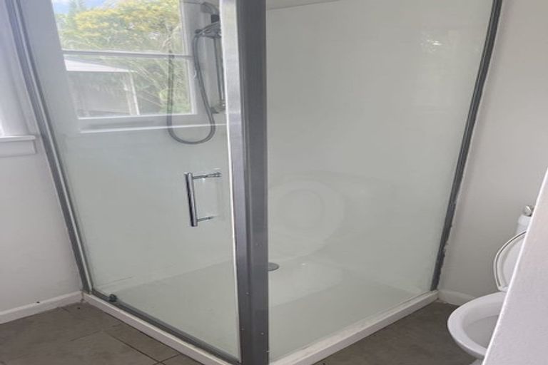 Photo of property in 5 Riverview Road, New Lynn, Auckland, 0600