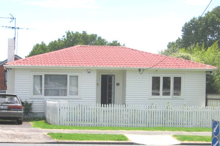 Photo of property in 2/3 Raleigh Road, Northcote, Auckland, 0627