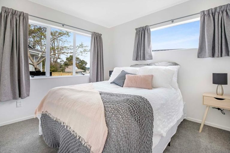 Photo of property in 12a Hinton Place, Weymouth, Auckland, 2103