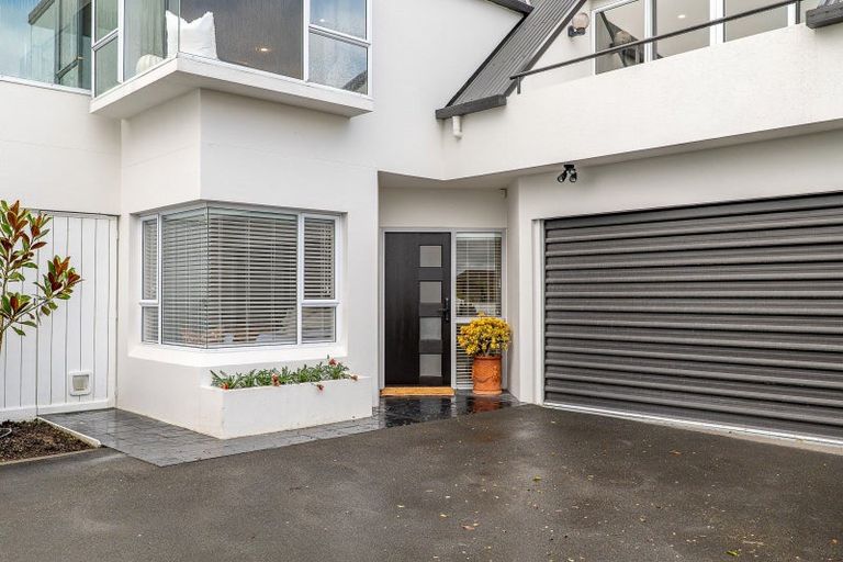 Photo of property in 2/79 Cannon Hill Crescent, Mount Pleasant, Christchurch, 8081