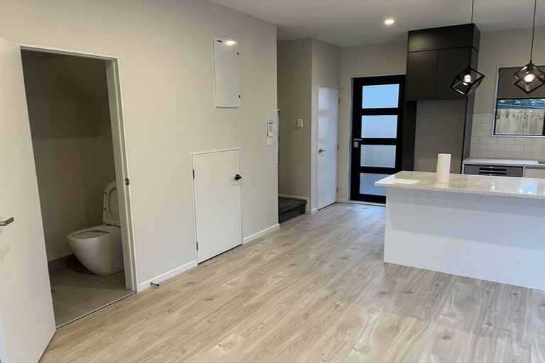 Photo of property in 3/11 Karamu Street, Te Atatu Peninsula, Auckland, 0610