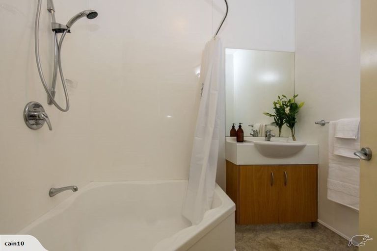 Photo of property in Stadium Garden Flats, 406/107 Thorndon Quay, Pipitea, Wellington, 6011