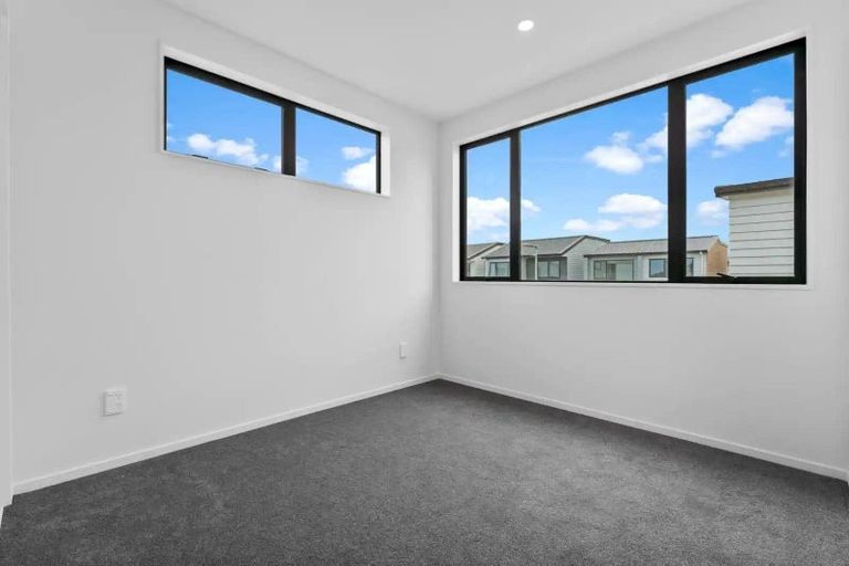 Photo of property in 28 Whare Kauri Road, Papakura, 2110