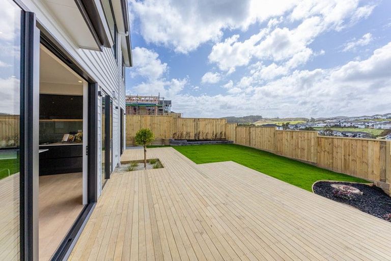 Photo of property in 16 Pekanga Road, Orewa, 0931
