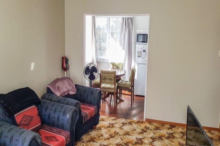 Photo of property in 72 Cook Street, Marfell, New Plymouth, 4310