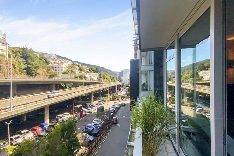 Photo of property in Montreaux Apartments, 1b/164 The Terrace, Wellington Central, Wellington, 6011