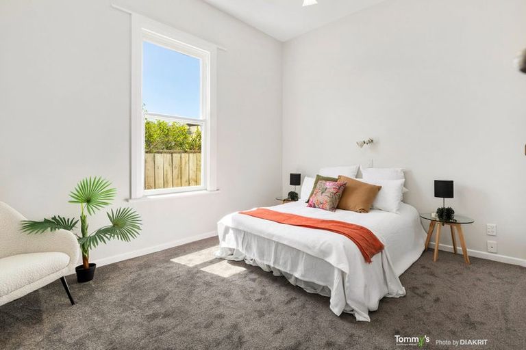Photo of property in 154 Kelburn Parade, Kelburn, Wellington, 6012