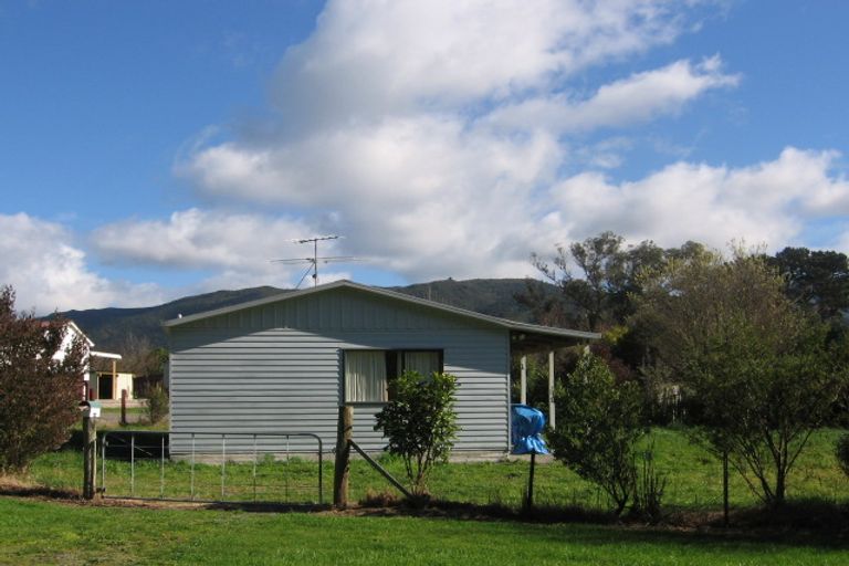 Photo of property in 64 Waite Street, Featherston, 5710