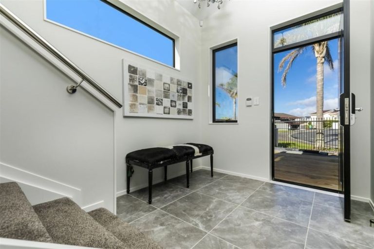 Photo of property in 29 Bernleigh Terrace, West Harbour, Auckland, 0618