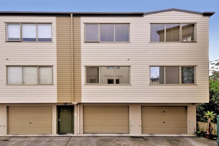 Photo of property in The Haven, 23/120 Beach Haven Road, Beach Haven, Auckland, 0626