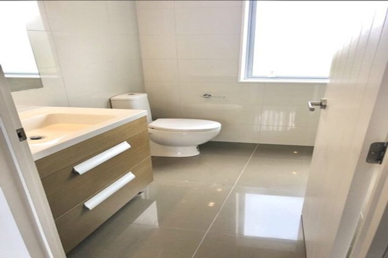 Photo of property in 3205a Great North Road, New Lynn, Auckland, 0600