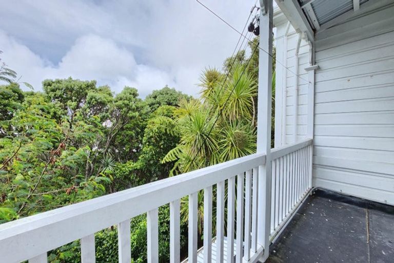 Photo of property in 72 Kelburn Parade, Kelburn, Wellington, 6012