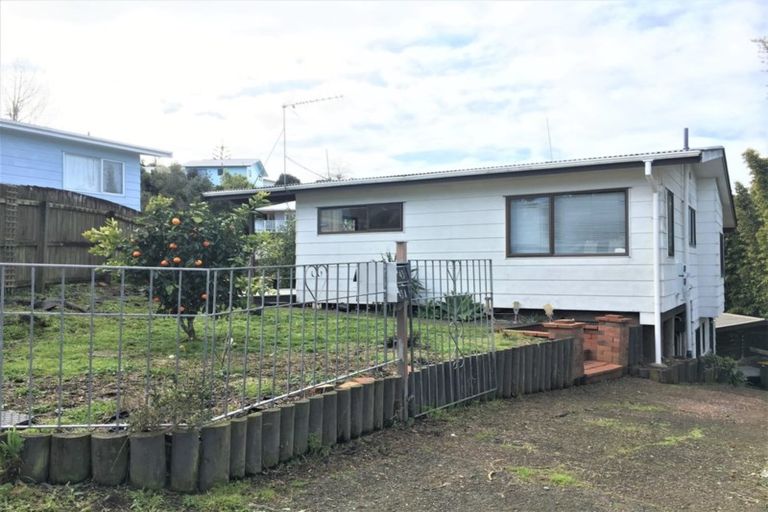 Photo of property in 43 Deverell Place, Northcross, Auckland, 0632