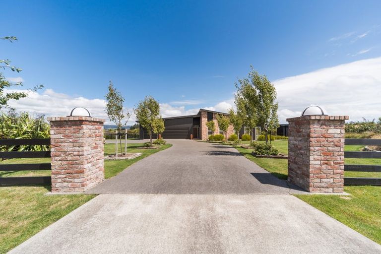 Photo of property in 9 Paterson Lane, Kelvin Grove, Palmerston North, 4470