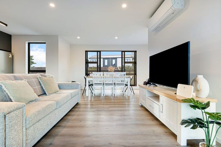 Photo of property in 7c Catalina Crescent, Forrest Hill, Auckland, 0620