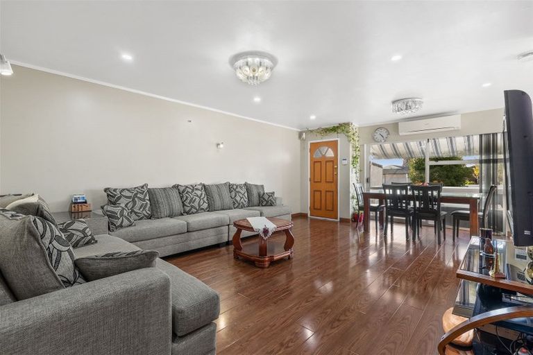 Photo of property in 2/1 Rakaia Rise, Clover Park, Auckland, 2019