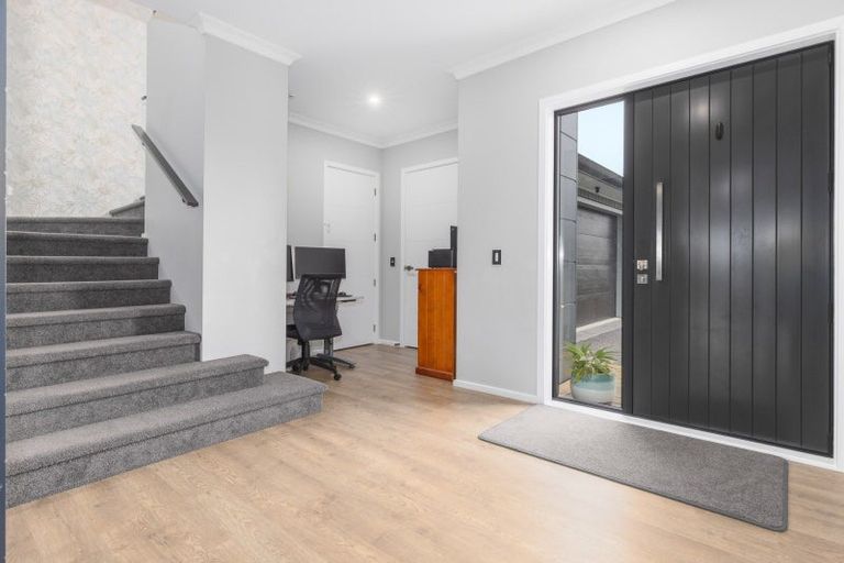 Photo of property in 4 Rotorua Grove, Aotea, Porirua, 5024