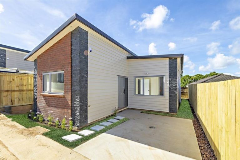 Photo of property in 45a Senator Drive, Manurewa, Auckland, 2105