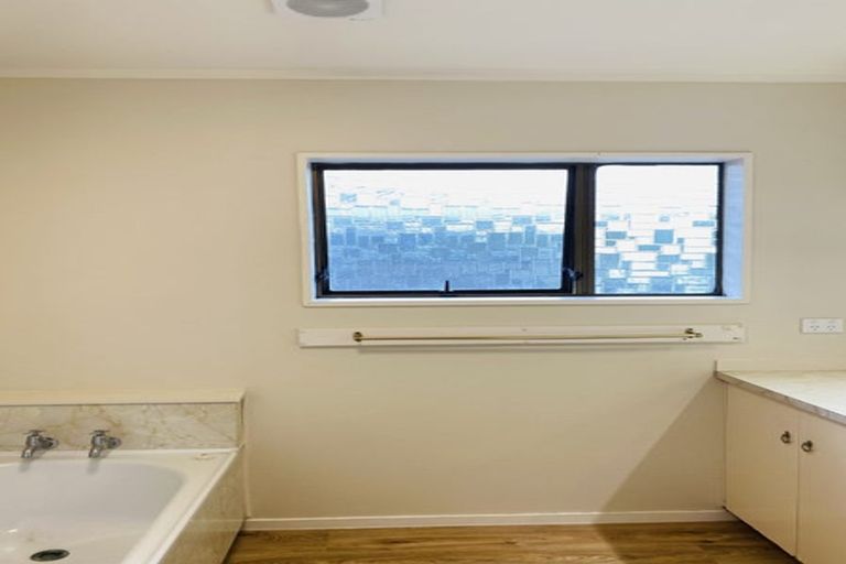 Photo of property in 1/60 Sandspit Road, Cockle Bay, Auckland, 2014