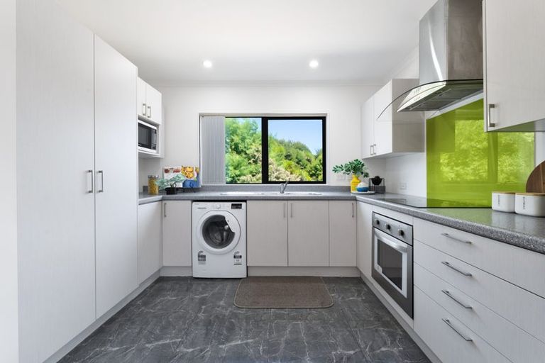 Photo of property in 24 Foundation Place, Glen Eden, Auckland, 0602