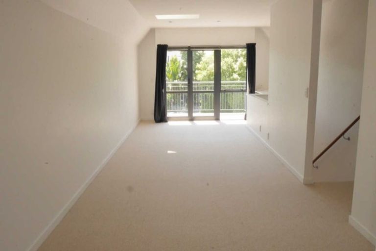 Photo of property in 7 Oakford Close, Riccarton, Christchurch, 8011