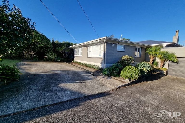 Photo of property in 72 Don Buck Road, Massey, Auckland, 0614