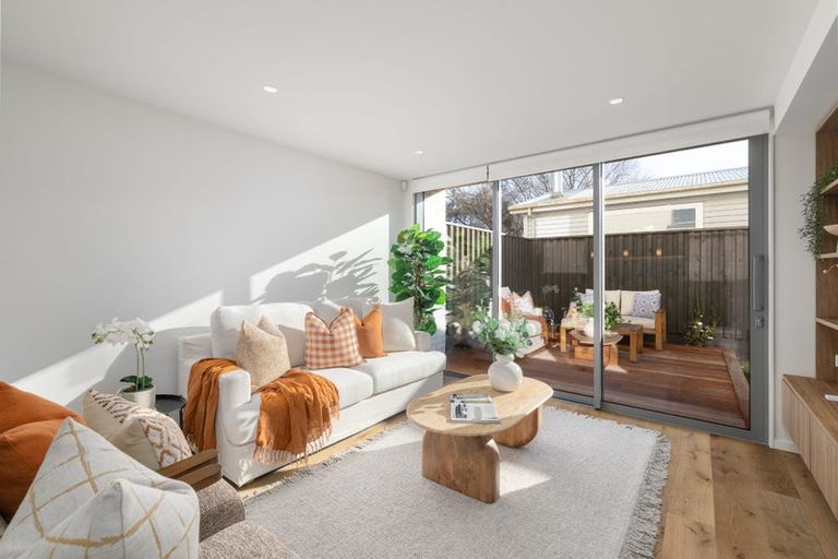 Photo of property in 2/979 Colombo Street, St Albans, Christchurch, 8014