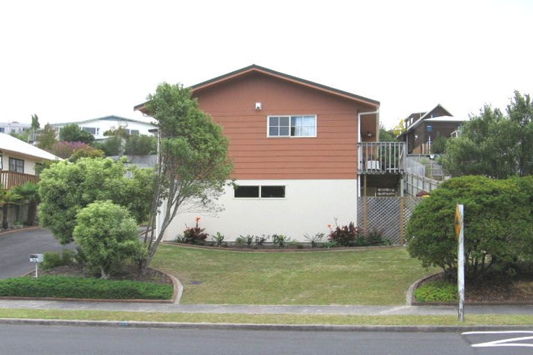 Photo of property in 94 West Harbour Drive, West Harbour, Auckland, 0618