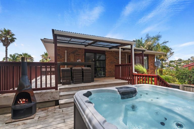 Photo of property in 2/57 Nigel Road, Browns Bay, Auckland, 0630