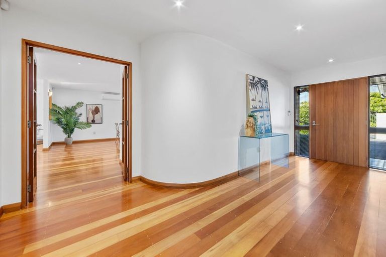 Photo of property in 33 Bryndwr Road, Fendalton, Christchurch, 8052