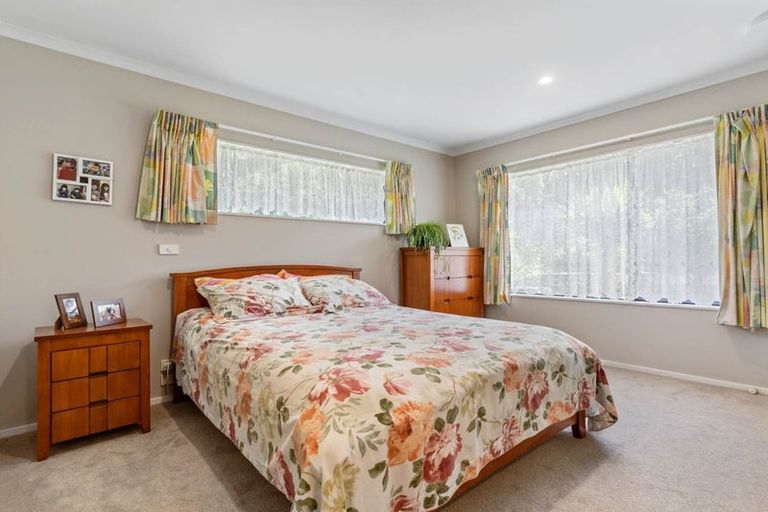 Photo of property in 90 Buscomb Avenue, Henderson, Auckland, 0610