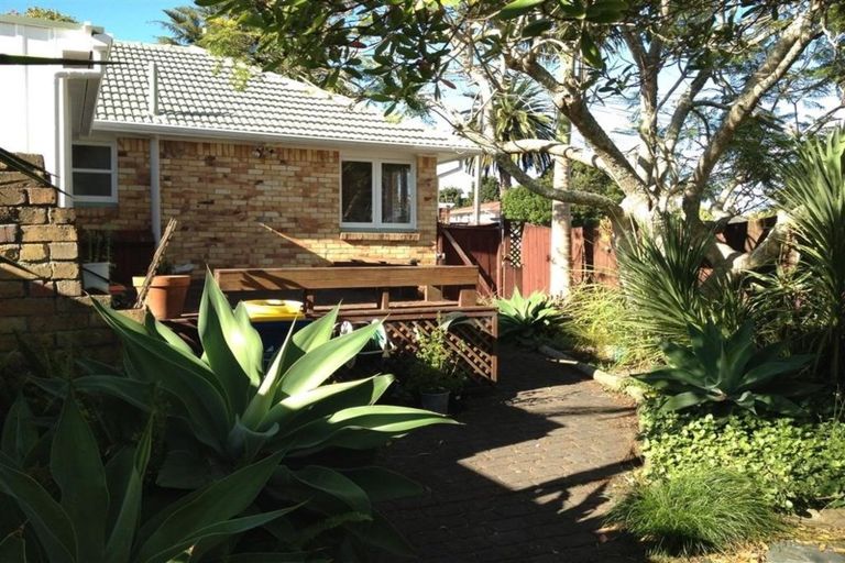 Photo of property in 5 Amberley Avenue, Te Atatu South, Auckland, 0610