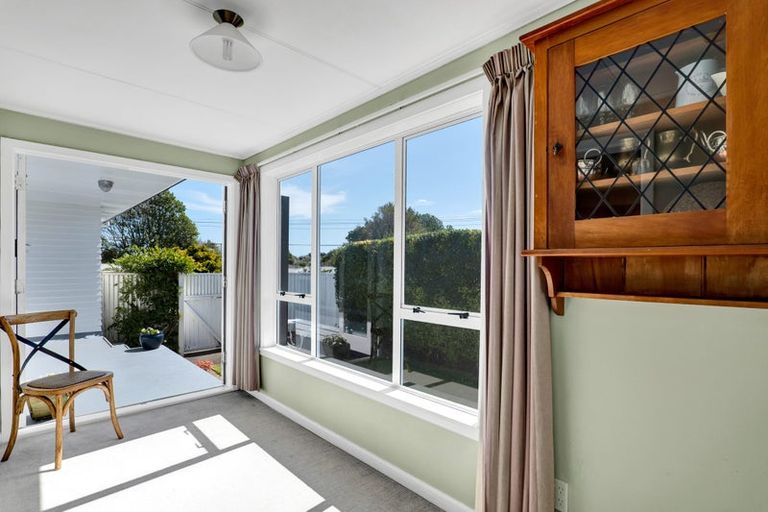 Photo of property in 40 Turakina Street, Merrilands, New Plymouth, 4312