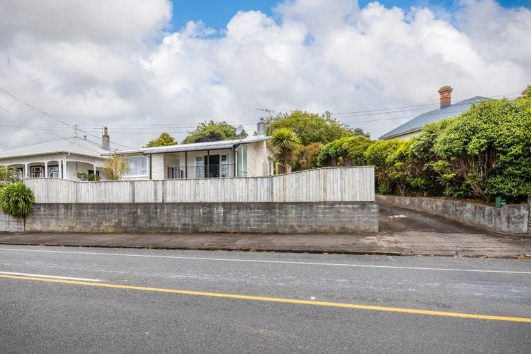 Photo of property in 217 Tukapa Street, Westown, New Plymouth, 4310