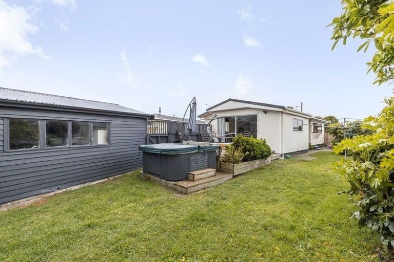Photo of property in 40 Walton Road, Paraparaumu Beach, Paraparaumu, 5032
