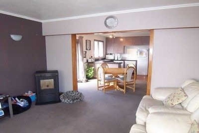 Photo of property in 8 Glenora Place, Hornby, Christchurch, 8042