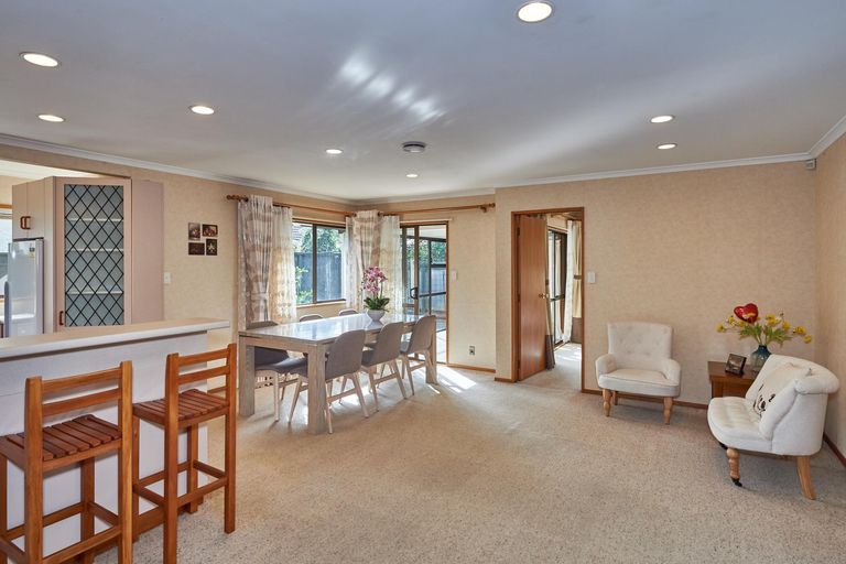 Photo of property in 8a Palm Avenue, Hokowhitu, Palmerston North, 4410