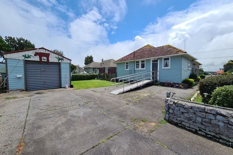 Photo of property in 24 Whitcombe Road, Opunake, 4616