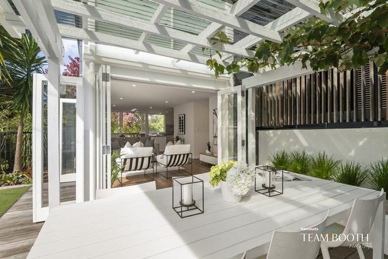 Photo of property in 2/22 Rangatira Road, Birkenhead, Auckland, 0626