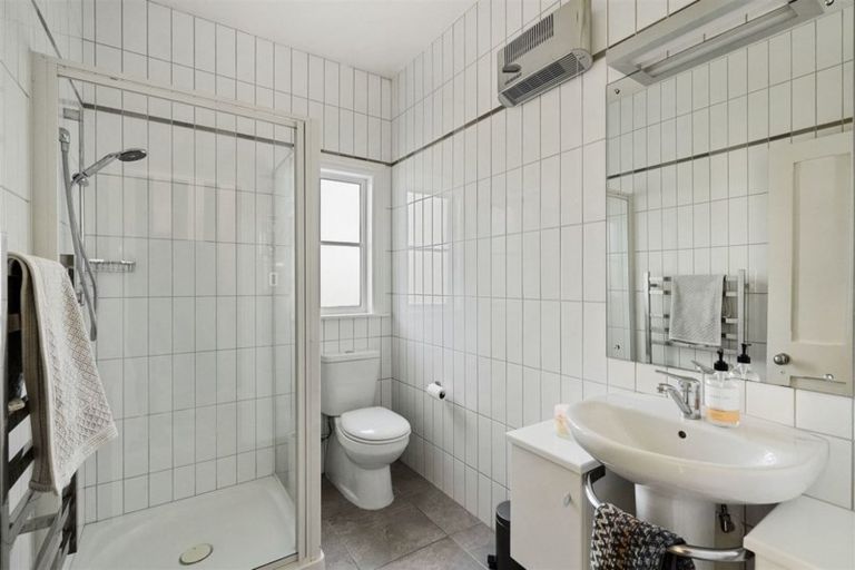 Photo of property in 28 Browns Road, St Albans, Christchurch, 8014