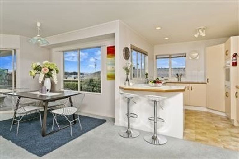 Photo of property in 2 Owl Court, Unsworth Heights, Auckland, 0632