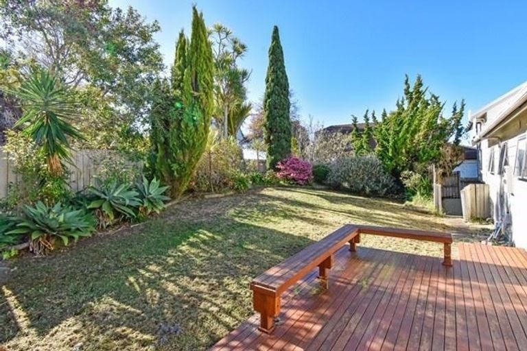 Photo of property in 4 Tadley Court, Goodwood Heights, Auckland, 2105